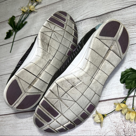 Nike Women’s Free Balanza 3.0 Running Shoes in Dark Gray and Purple - Picture 12 of 14